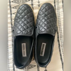 Steve Madden black quilted faux leather slides